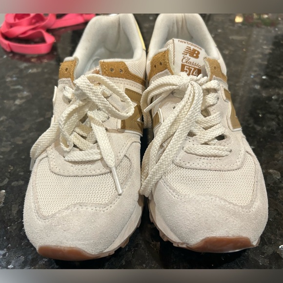 New Balance 574 women’s 6.5 - Picture 3 of 5